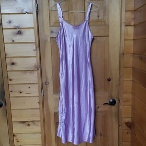 Gloria Vanderbilt purple night gown/ dress